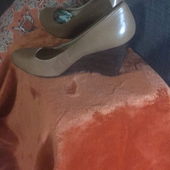 Shoes - Picture 3 of 3